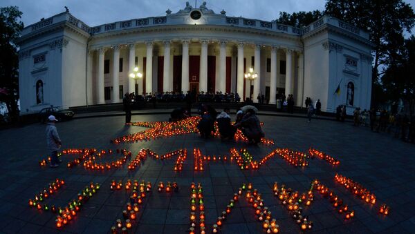 Жители Одессы выложили с помощью зажженных лампад звезду и надпись Помним, чтим !