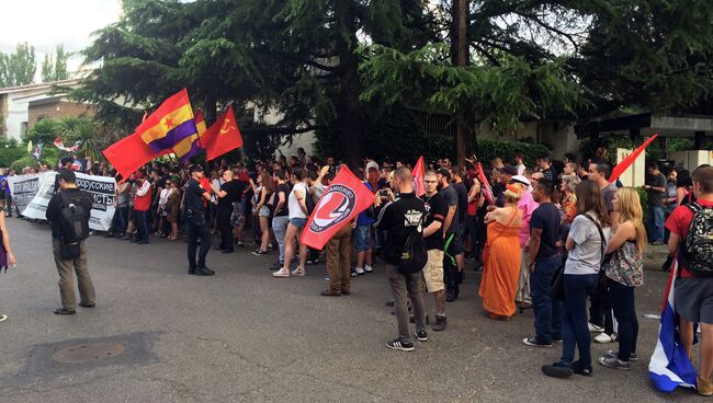Антифашистский митинг у посольства Украины в Мадриде