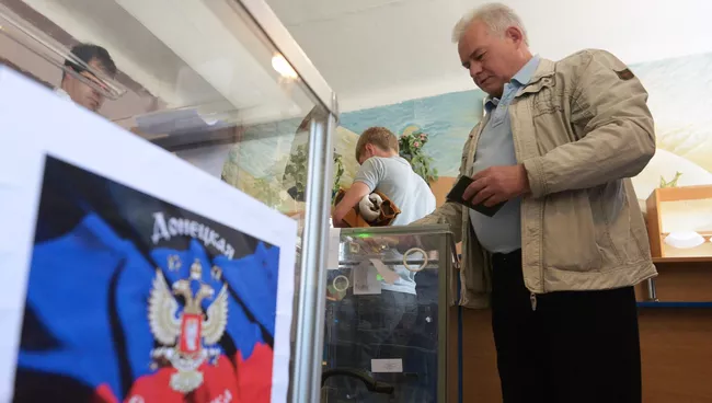 Голосование на референдуме в Донецкой и Луганской областях