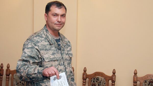 Народный губернатор Луганской области Валерий Болотов голосует на референдуме. Архивное фото