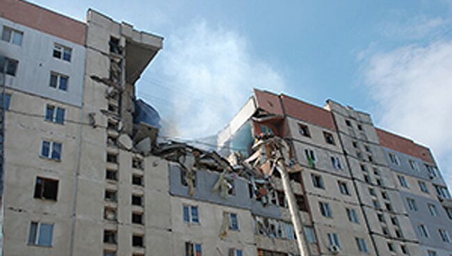 На месте взрыва в доме в украинском Николаеве. Архивное фото