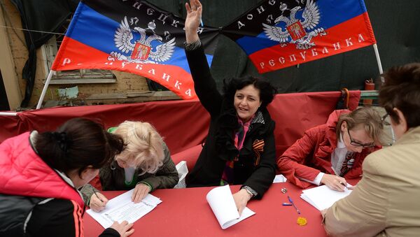 Голосование на референдуме жителей юго-востока Украины. Архивное фото