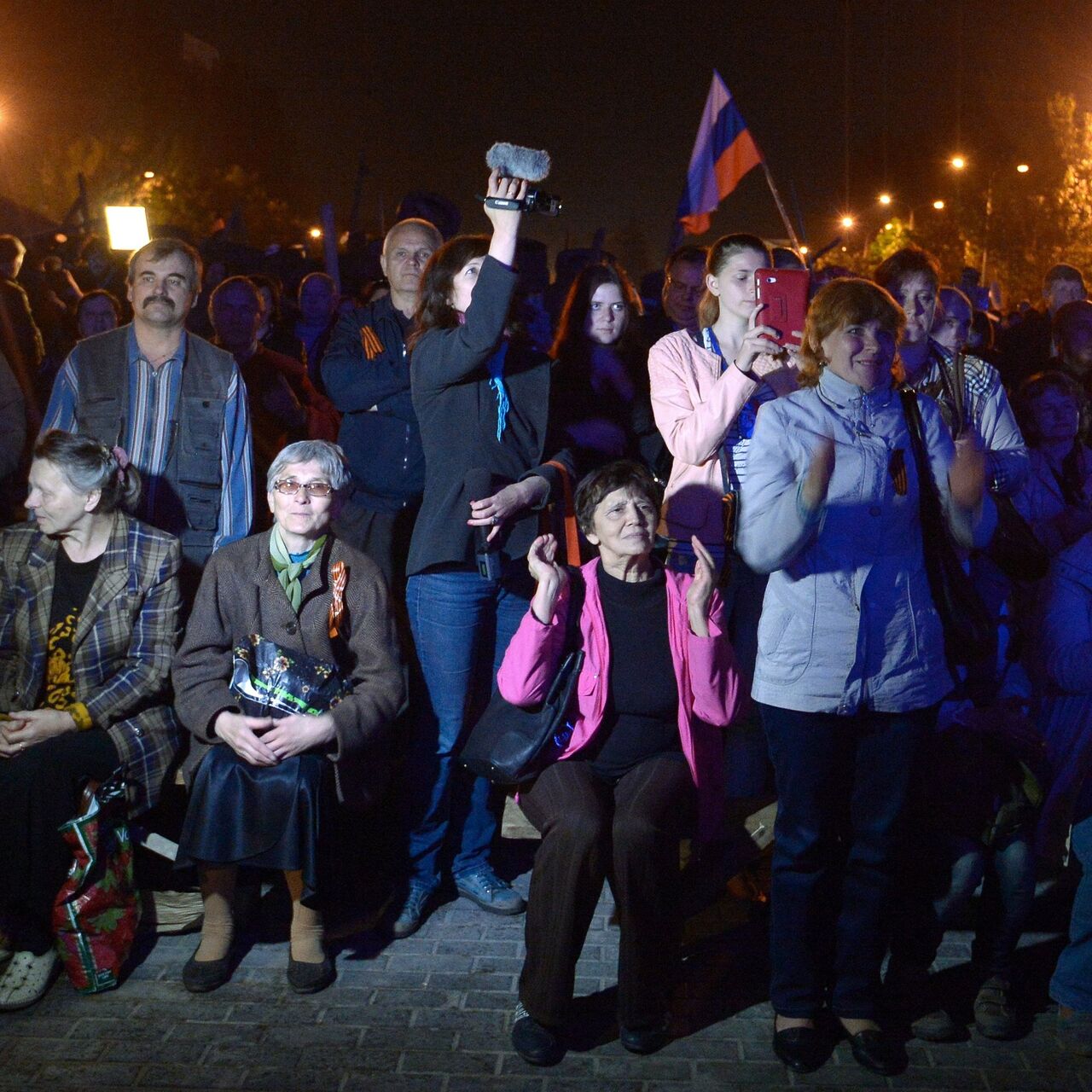 Привет Петросяну и осколок в подарок: о чем просят артистов в Донбассе -  РИА Новости, 31.07.2023