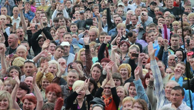 Концерт и митинг, посвященный референдуму о статусе Луганской республики. Архивное фото