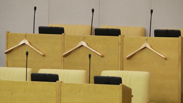 Зал пленарных заседаний перед началом заседания Госдумы РФ. Архивное фото