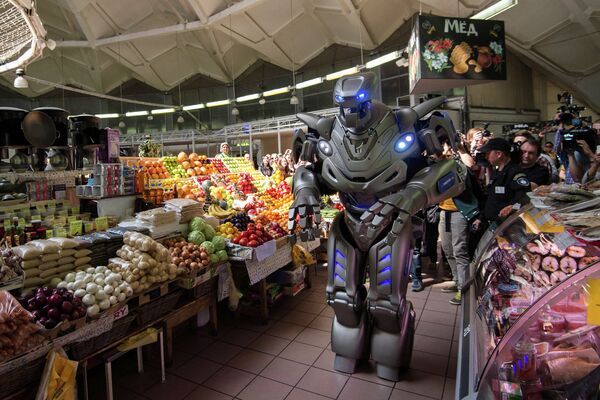 Столичные новости: Доктор рядом и робот Титан на Даниловском рынке