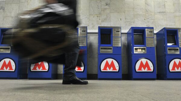 Автоматы по продаже проездных билетов в метро