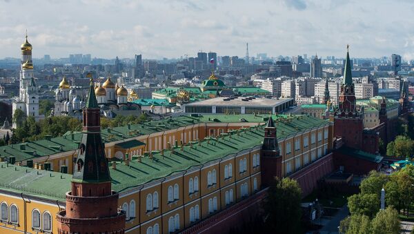 Вид на башни Московского Кремля, Успенский и Архангельский соборы, колокольню Ивана Великого