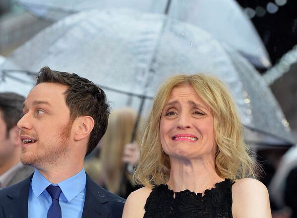 Британский актер МакЭвой с женой Дафф на премьере фильма Люди Икс: Дни минувшего будущего в Британии