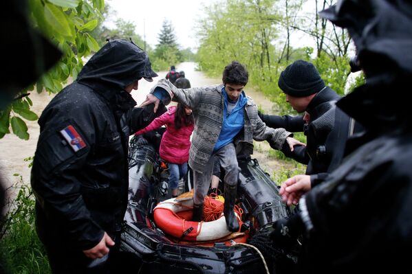 Эвакуация местных жителей в городе Лазаревац, Сербия