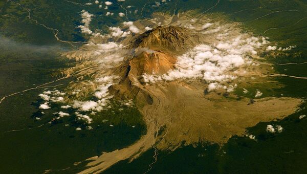 Вид из космоса на вулкан Шивелуч