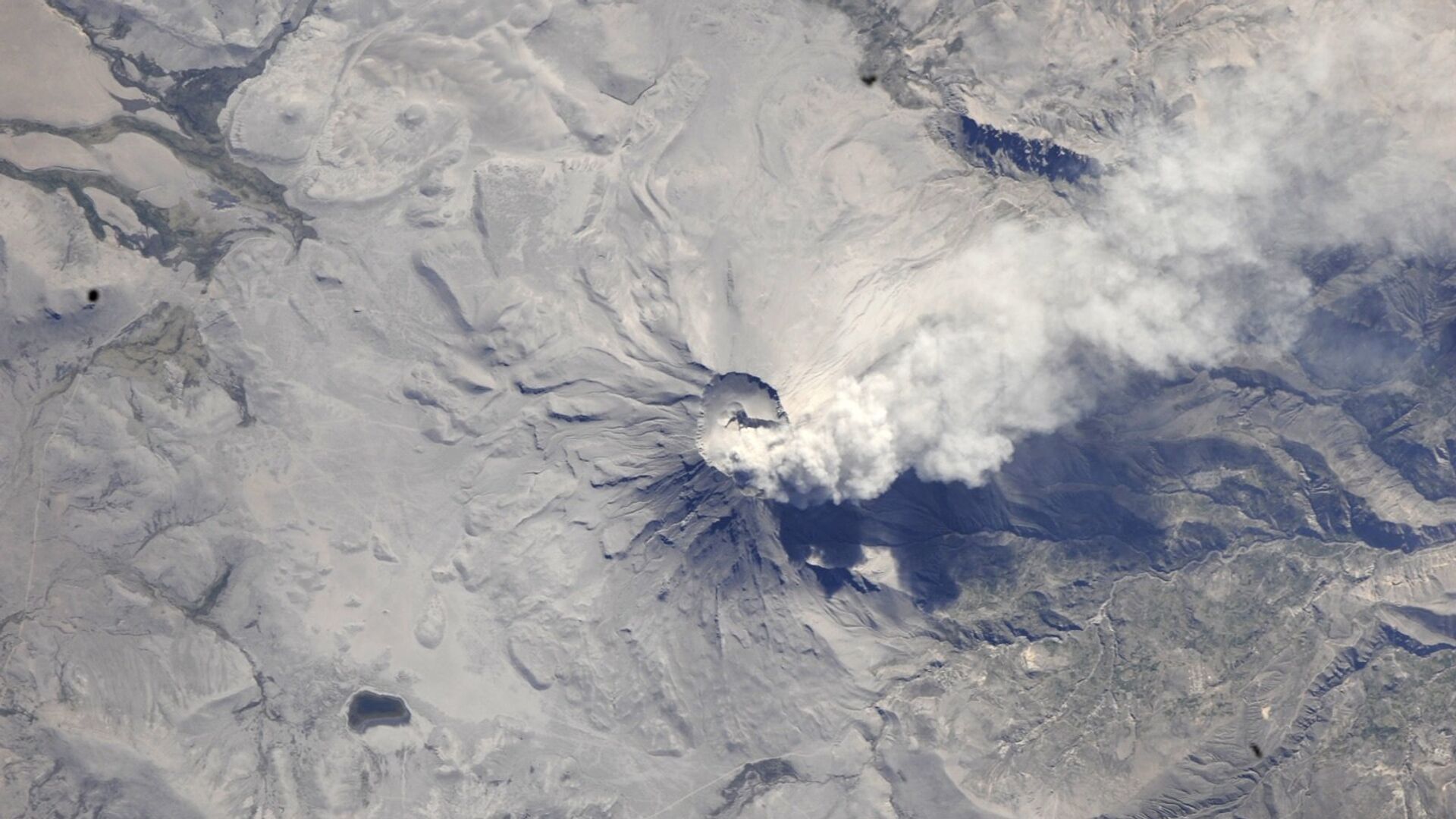 Вид из космоса на вулкан Убинас, Перу - РИА Новости, 1920, 19.02.2021