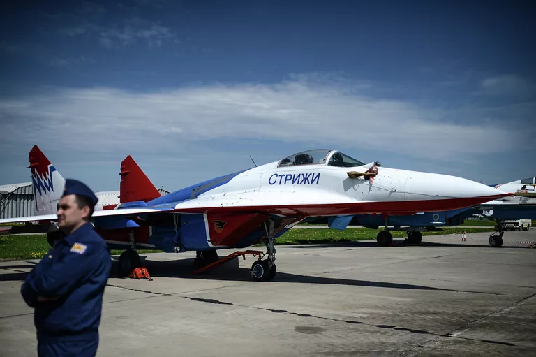 Празднование дня рождения пилотажных групп Стрижи и Русские Витязи Празднование дня рождения пилотажных групп Стрижи и Русские Витязи