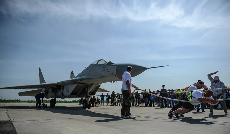 Празднование дня рождения пилотажных групп Стрижи и Русские Витязи Празднование дня рождения пилотажных групп Стрижи и Русские Витязи