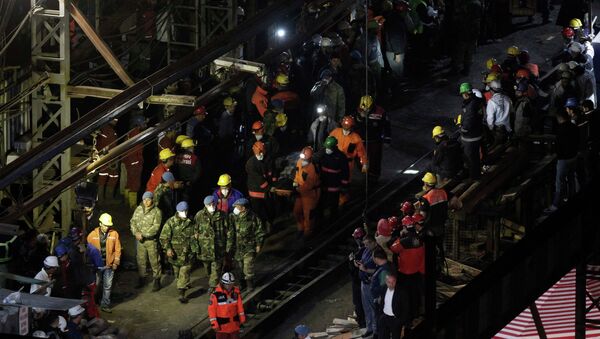 Спасательные работы на шахте в Турции, где произошел взрыв, 17 мая 2014