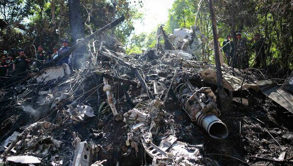 Самолет с высшими военными чиновниками на борту разбился в Лаосе, 17 мая 2014