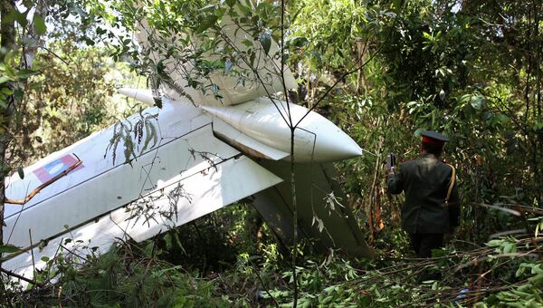 Самолет с высшими военными чиновниками на борту разбился в Лаосе, 17 мая 2014