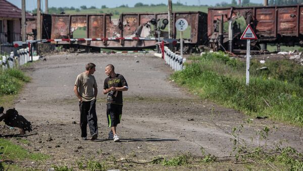 Железнодорожный переезд в районе села Андреевка под Славянском. Архивное фото