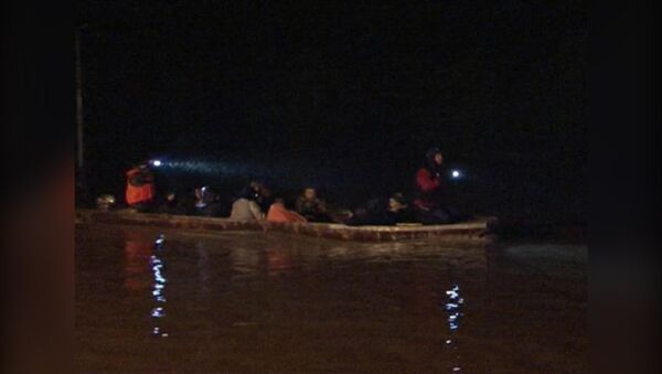 Спасатели на лодках вывозили людей из затопленного Обреноваца в Сербии