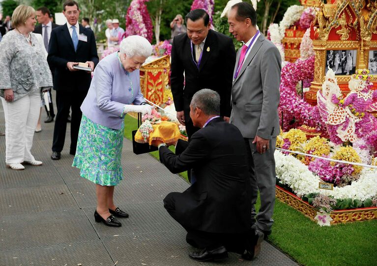 Королева Великобритании Елизавета II на Chelsea Flower Show в Лондоне