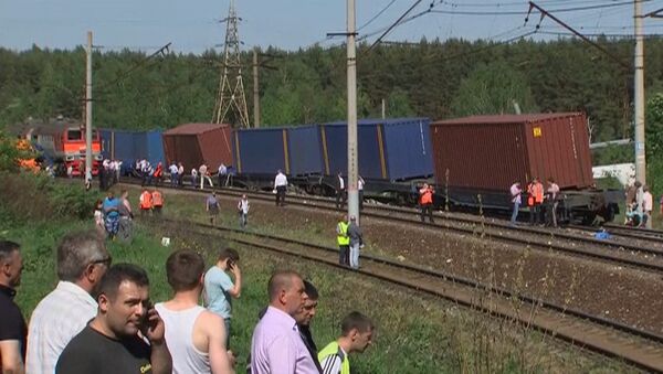 Кадры с места столкновения грузового и пассажирского поездов в Подмосковье