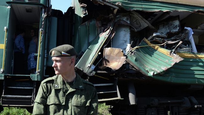 Пассажирский и грузовой поезда столкнулись в Подмосковье