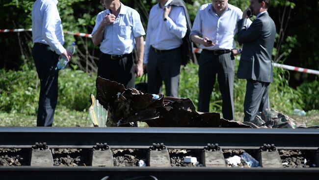 Пассажирский и грузовой поезда столкнулись в Подмосковье