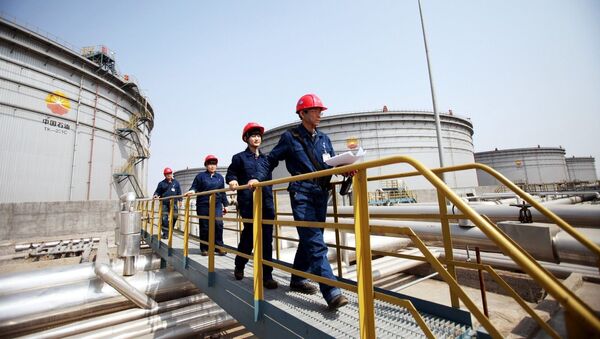 Китайские инспекторы на объекте Китайской национальной нефтегазовой корпорации