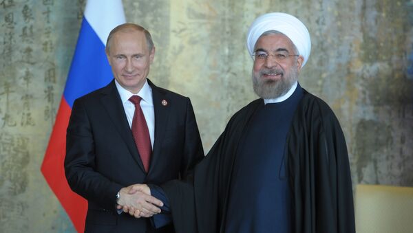 Президент России Владимир Путин (слева) и президент Исламской Республики Иран Хасан Рухани