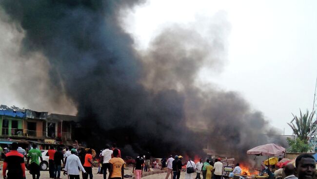На месте взрыва в городе в Нигерии. Архивное фото