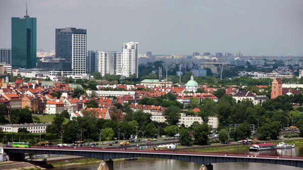 Вид на Гданьский мост через реку Висла в Варшаве. Архивное фото.