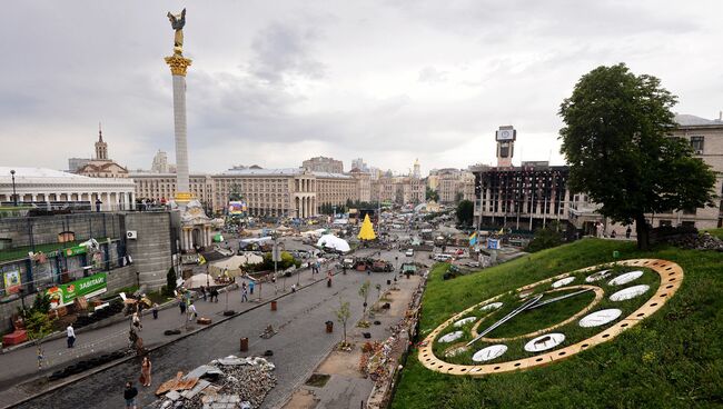 Часы на Майдане. Архивное фото.