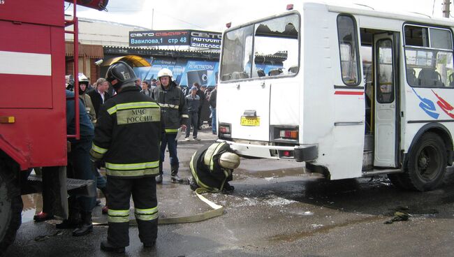 Маршрутка провалился в яму с кипятком в Красноярске