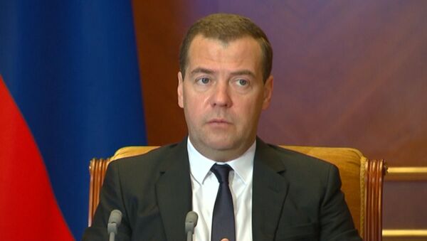 Медведев о проведении ЕГЭ-2014 и увольнении учителей за нарушения