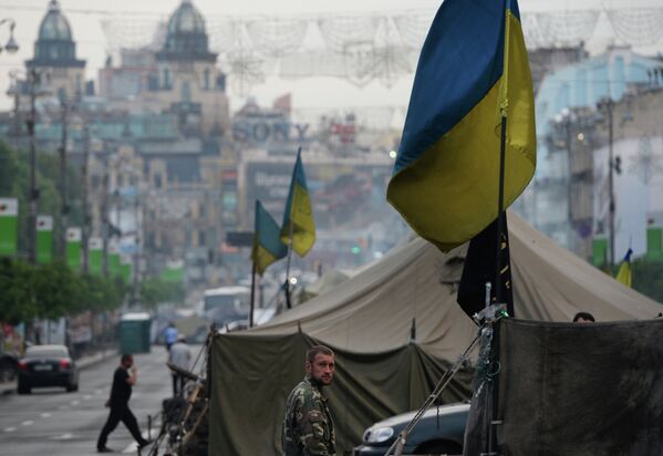 Часть палаточного городка, оставшаяся после акций сторонников Евроинтеграции на площади Независимости в Киеве