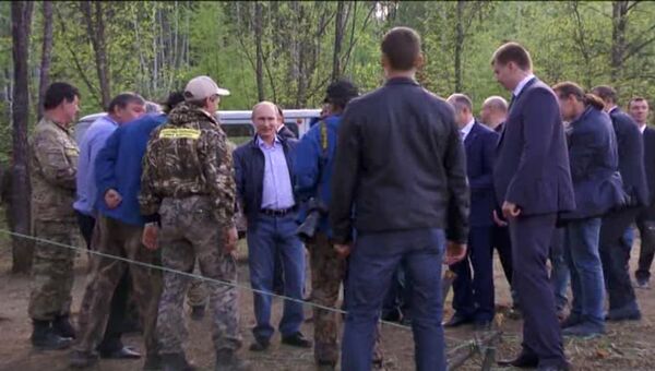 Владимир Путин выпустил из загона тигров Кузю и Борю во время поездки в Приамурье