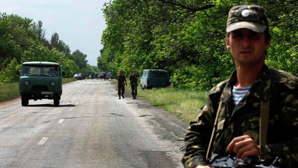 Украинские солдаты в районе населенного пункта Волноваха Донецкой области 22 мая 2014