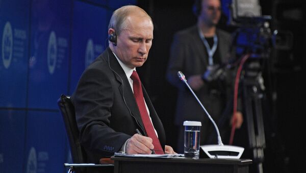 Президент РФ Владимир Путин принимает участие в работе Петербургского международного экономического форума