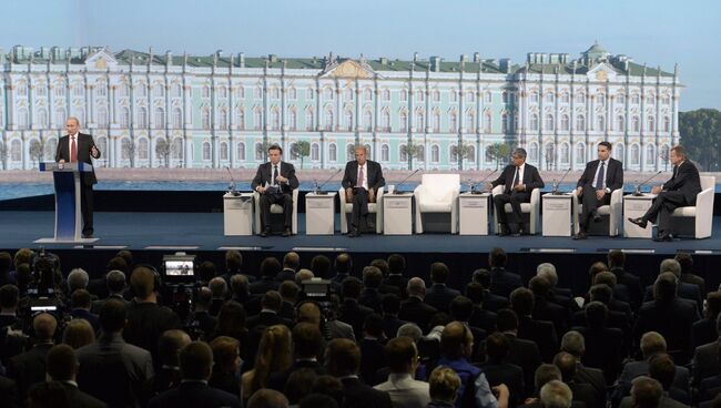 В.Путин принимает участие в работе ПМЭФ в Санкт-Петербурге