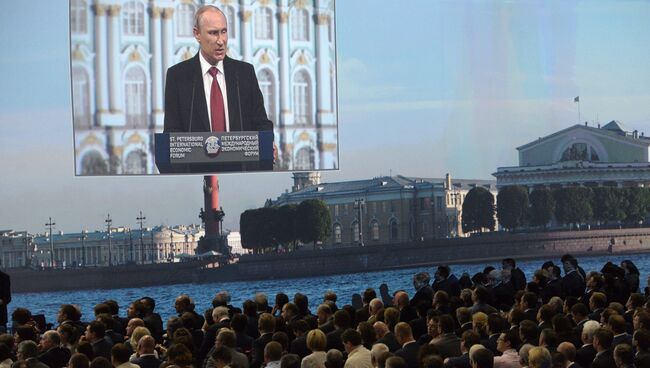 В.Путин принимает участие в работе ПМЭФ в Санкт-Петербурге