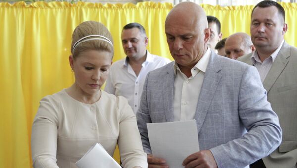 Юлия Тимошенко и ее муж Александр голосуют на выборах президента Украины, 25 мая 2014
