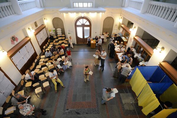 Избирательный участок во время внеочередных выборов президента Украины