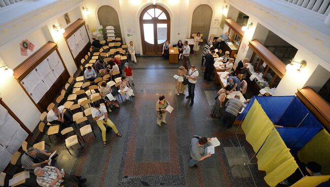 Избирательный участок во время внеочередных выборов президента Украины