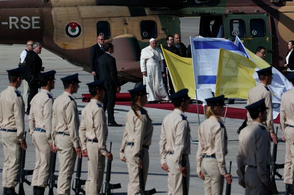 Папа Римский Франциск в международном аэропорту Бен-Гурион близ Тель-Авива