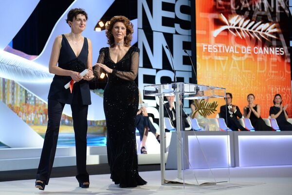 Софи Лорен и Аличе Рорвакер во время церемонии закрытия 67-го Каннского кинофестиваля