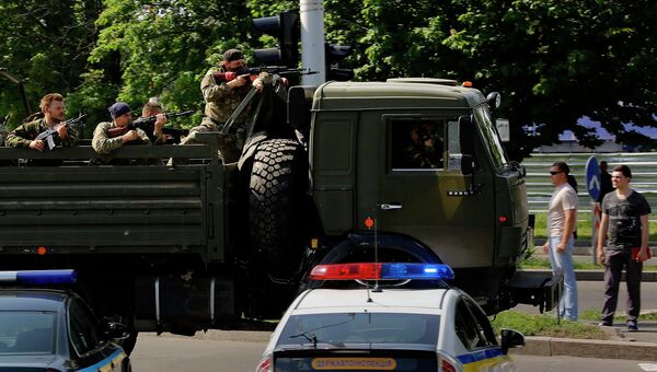 Бойцы ДНР возле международного аэропорта в Донецке