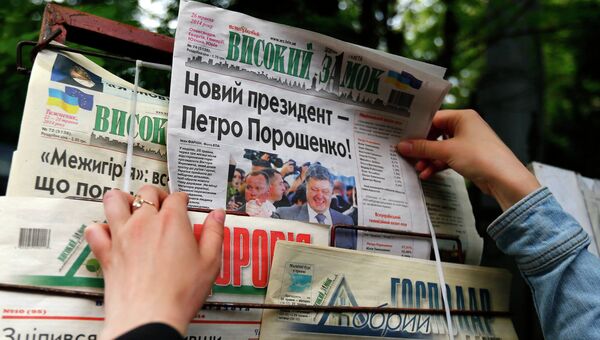 Украинская газета со статьей о победе Петро Порошенко на выборах