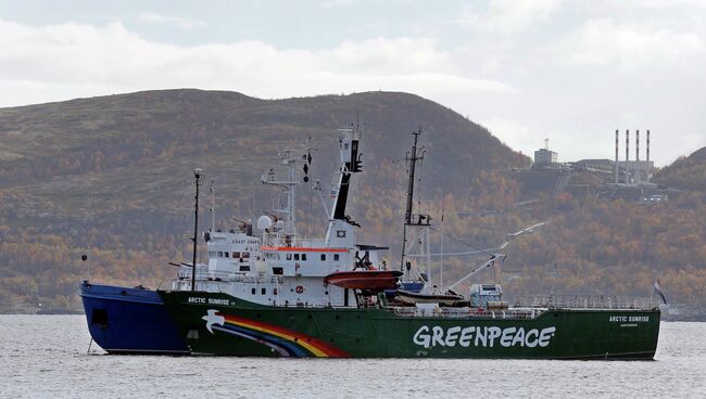 Судно Гринписа Arctic sunrise