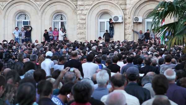 Митинг оппозиции у администрации президента Абхазии