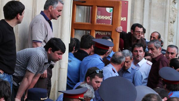 Оппозиционеры ворвались в администрацию президента Абхазии, Архивное фото